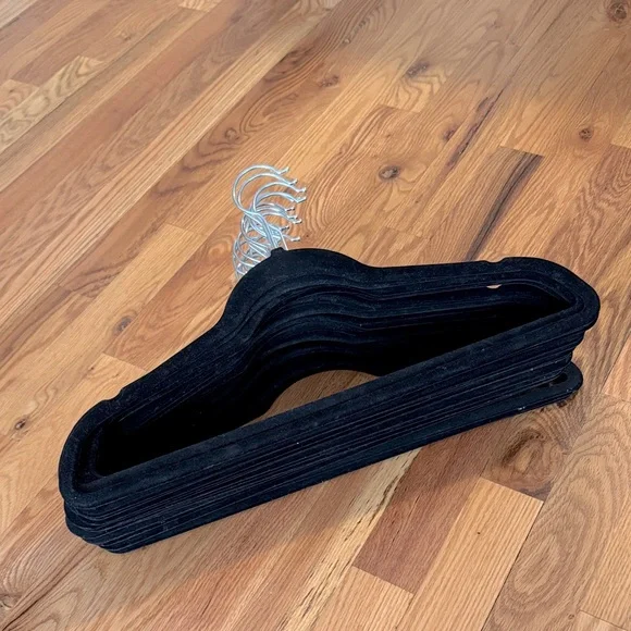 25 count Black Velvet Hangers Set - Picture 1 of 4